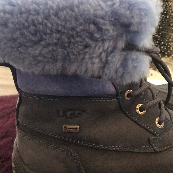 UGG fur boot 💕💕 - Picture 2 of 12